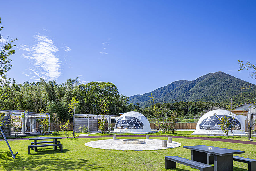 Dome tents and villas in three variations
